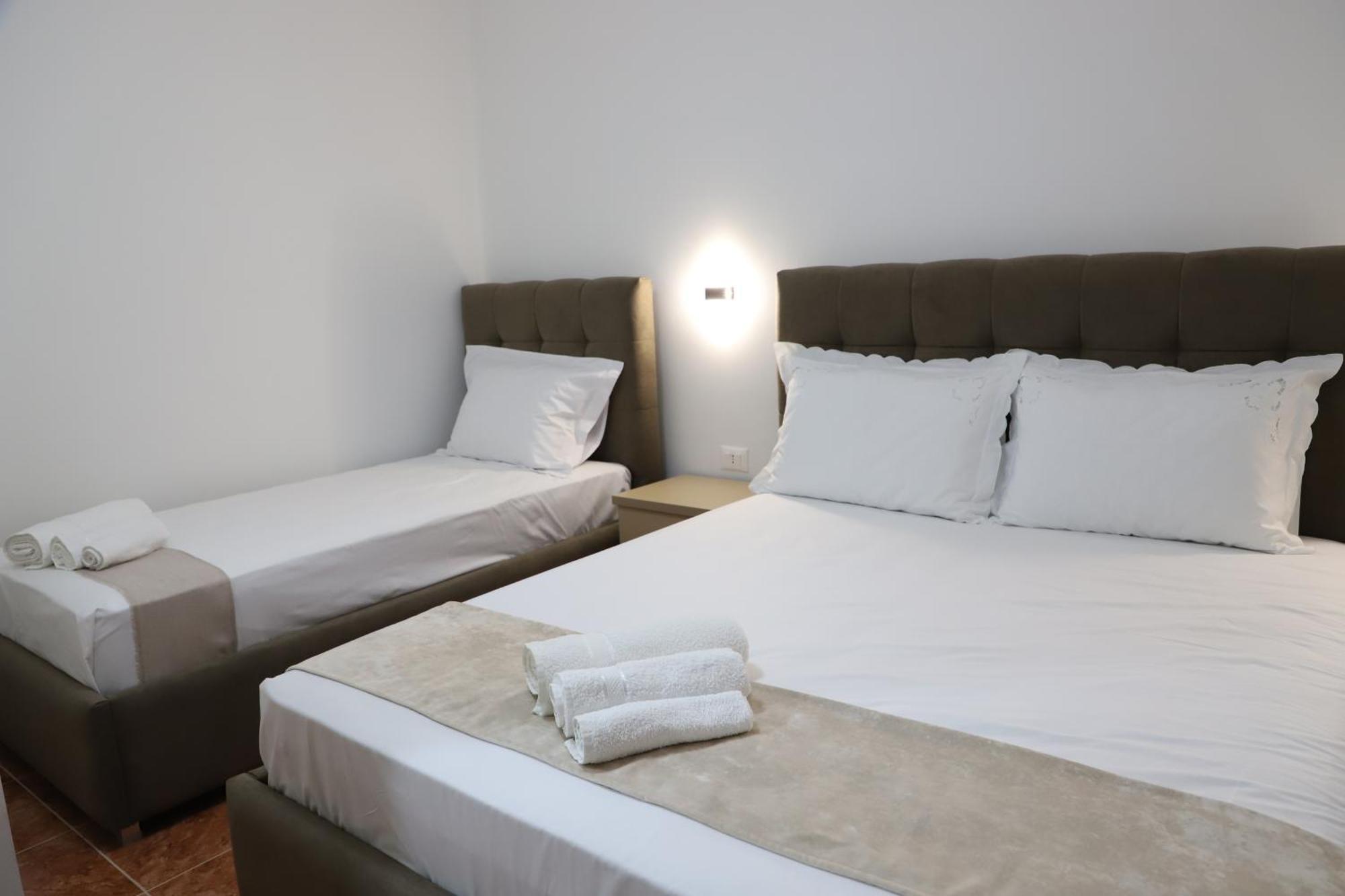 Guesthouse Kazazi ベラト エクステリア 写真
