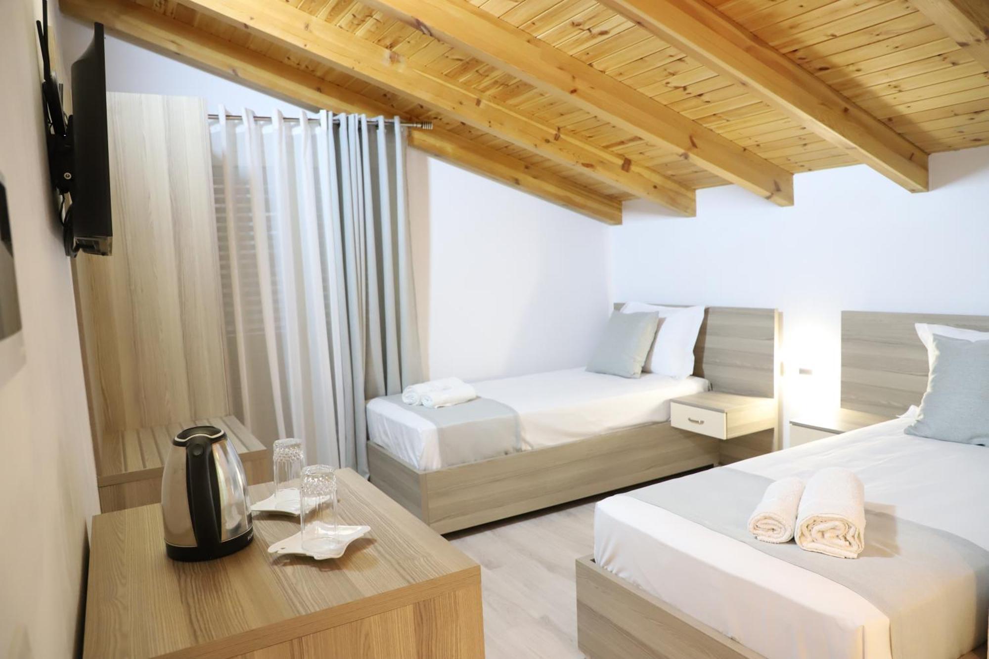 Guesthouse Kazazi ベラト エクステリア 写真