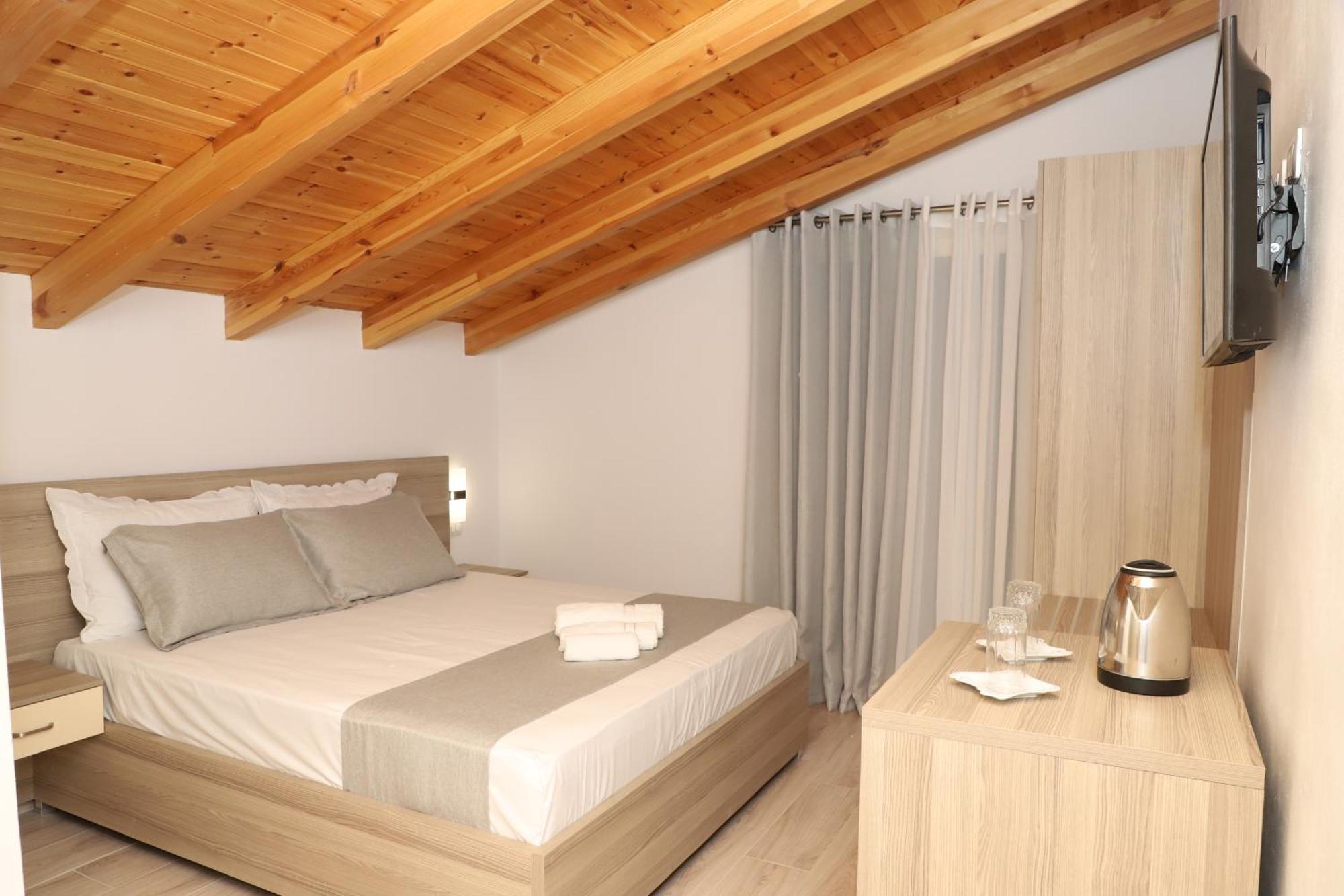 Guesthouse Kazazi ベラト エクステリア 写真