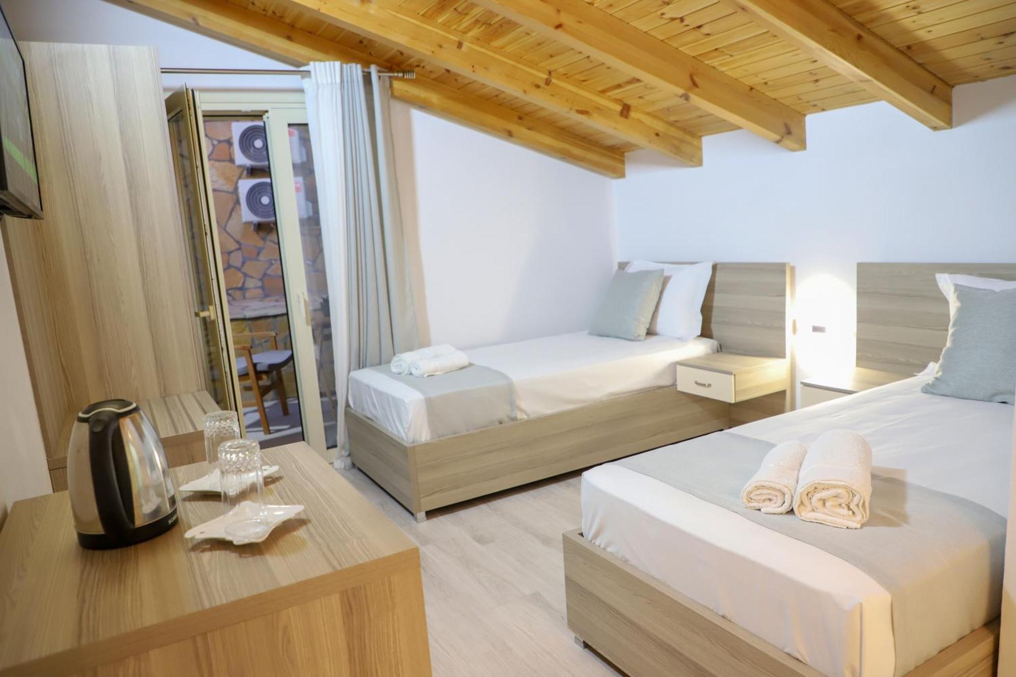 Guesthouse Kazazi ベラト エクステリア 写真