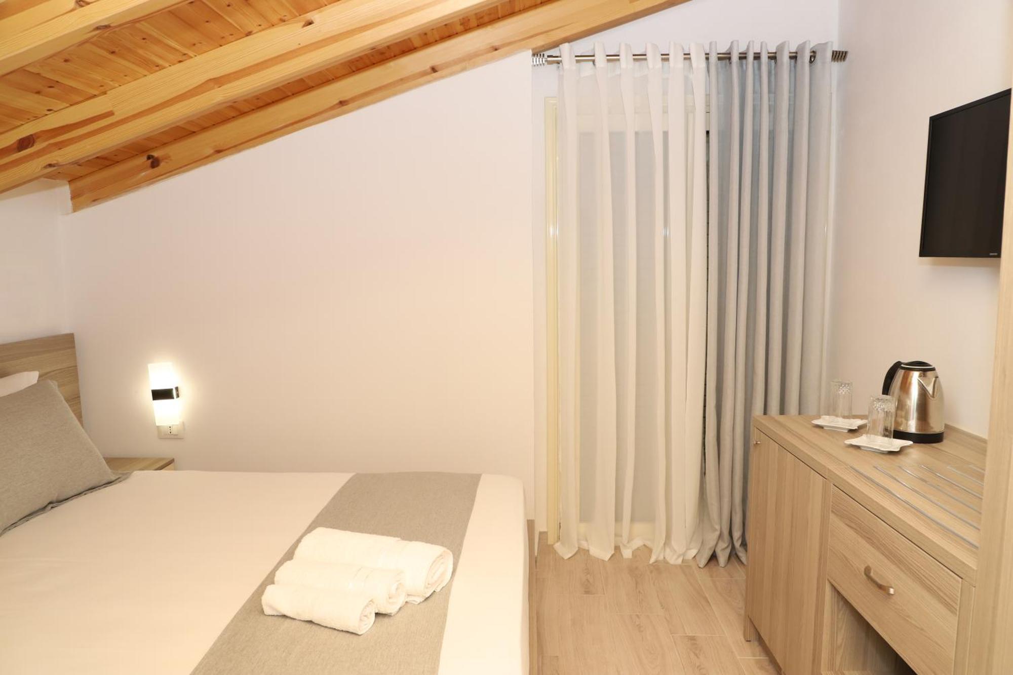 Guesthouse Kazazi ベラト エクステリア 写真
