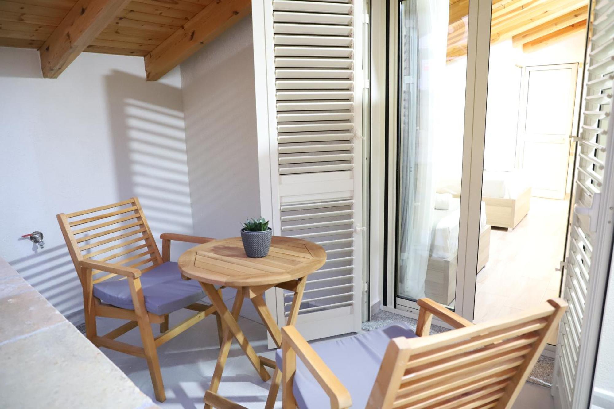 Guesthouse Kazazi ベラト エクステリア 写真