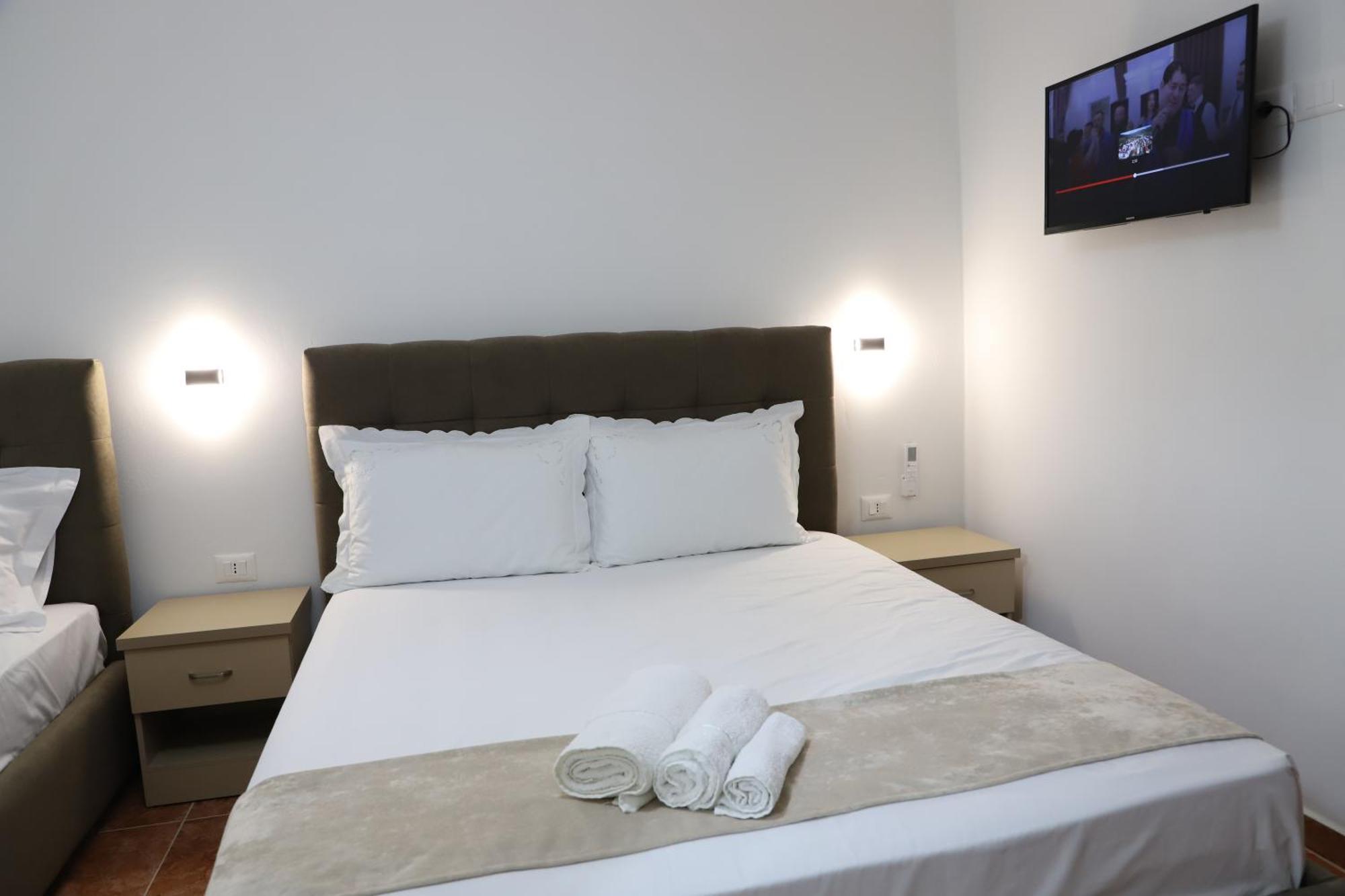 Guesthouse Kazazi ベラト エクステリア 写真