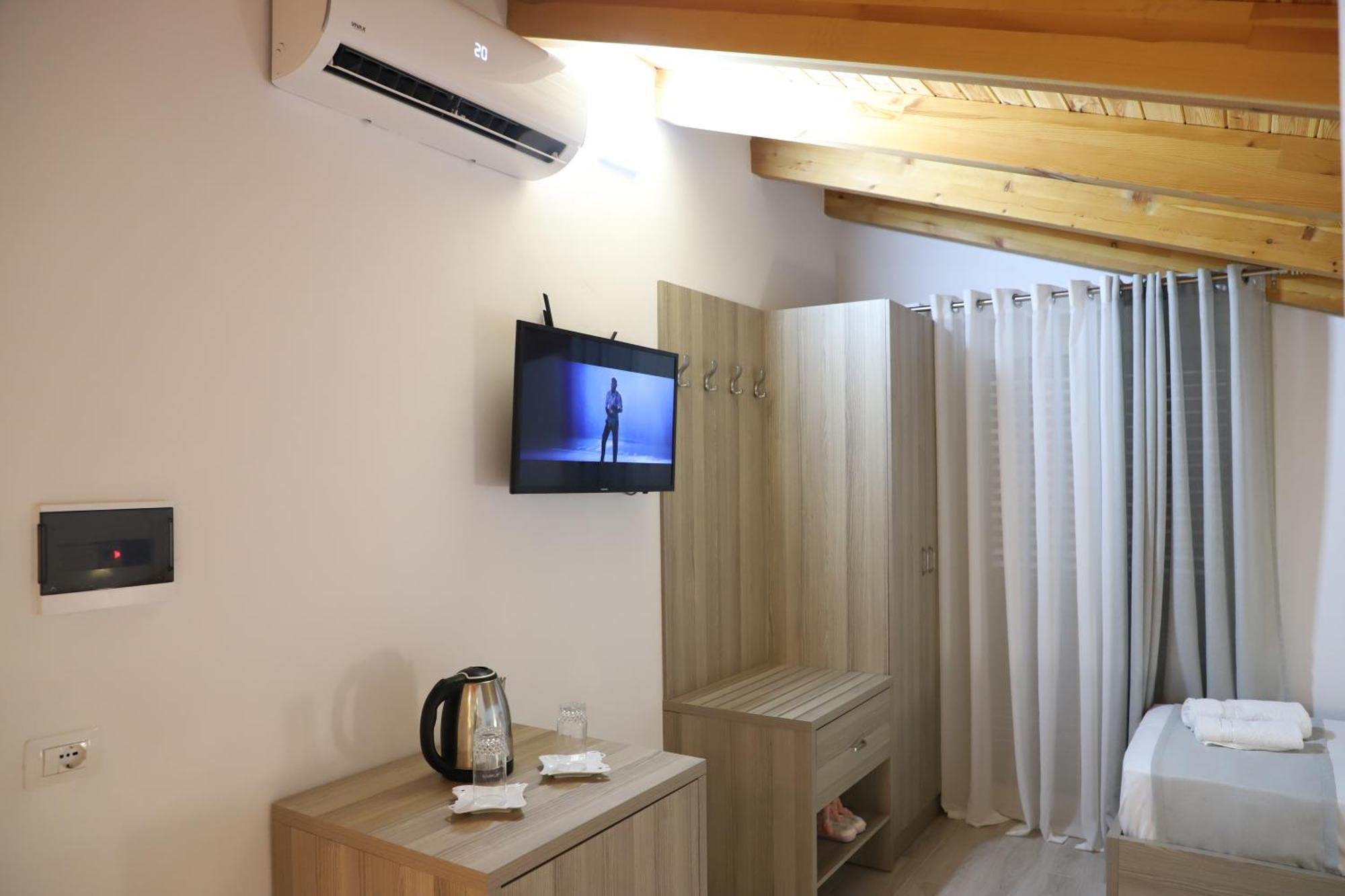 Guesthouse Kazazi ベラト エクステリア 写真