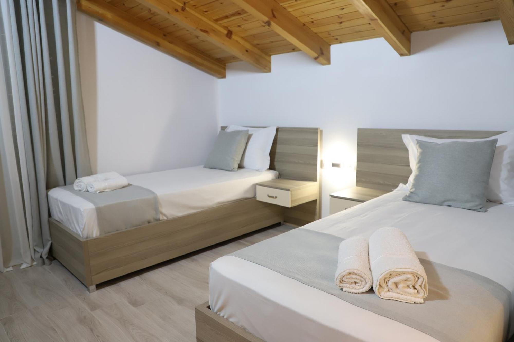 Guesthouse Kazazi ベラト エクステリア 写真