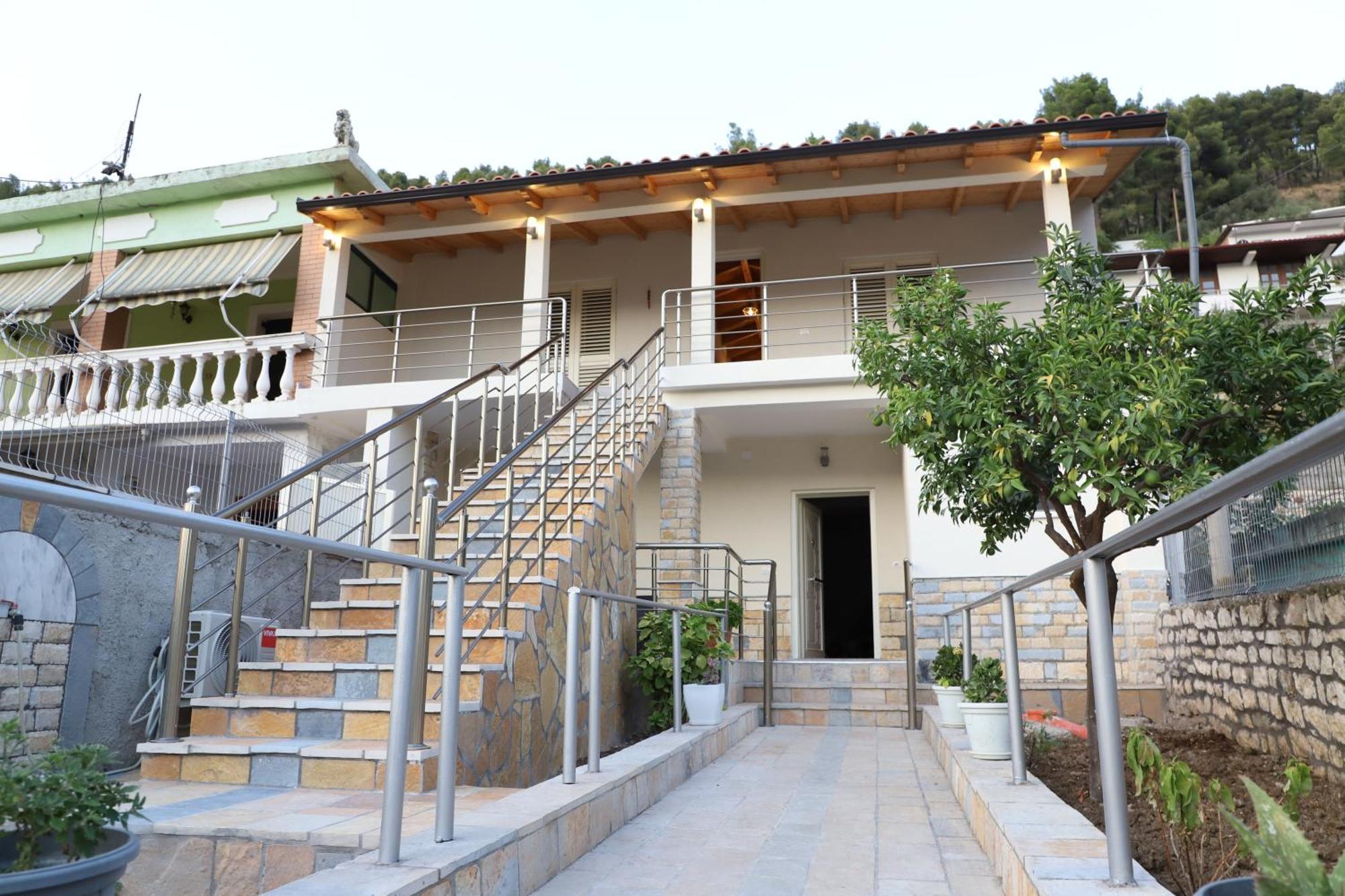 Guesthouse Kazazi ベラト エクステリア 写真