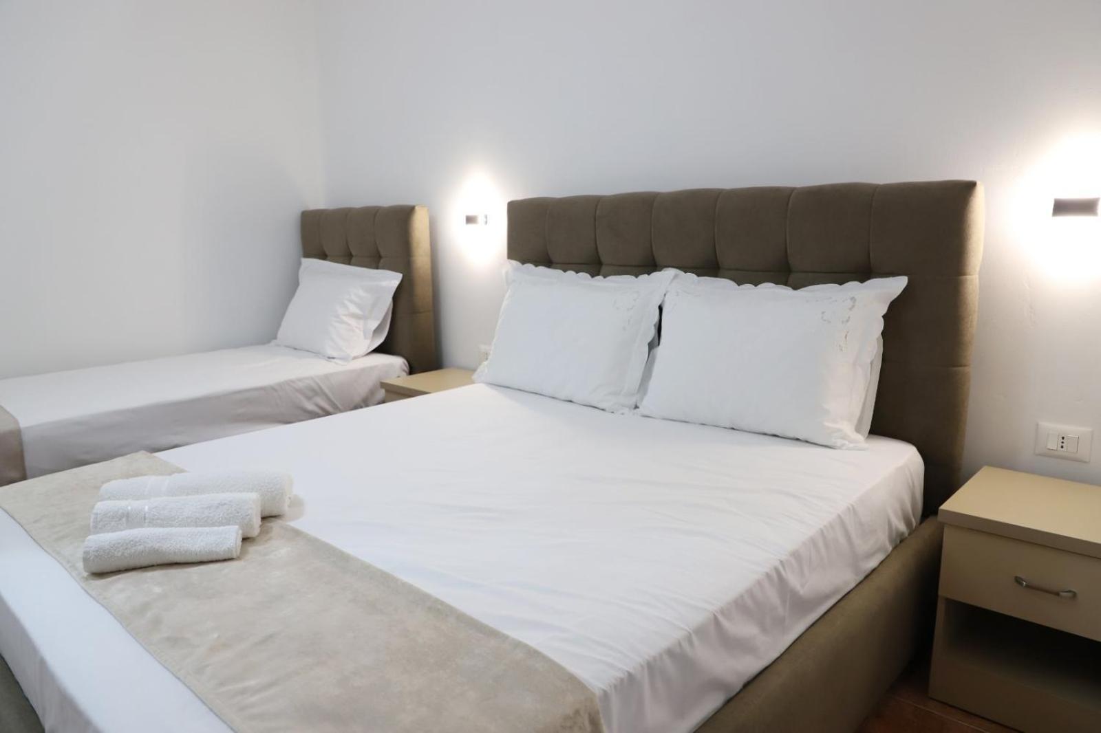 Guesthouse Kazazi ベラト エクステリア 写真